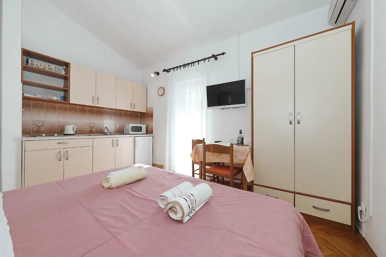 Apartments Vedrana 비오그라드나모루 0*,