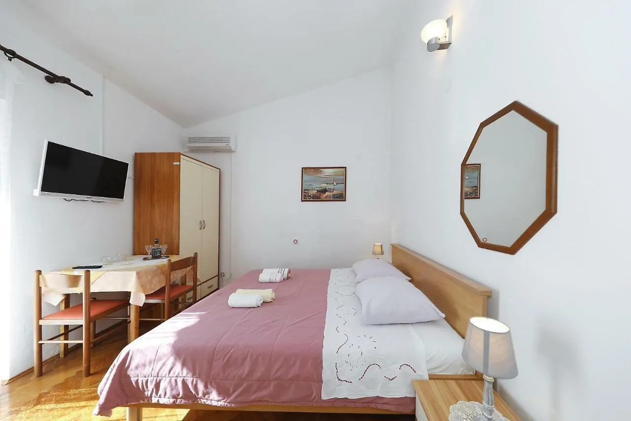 Apartments Vedrana 비오그라드나모루