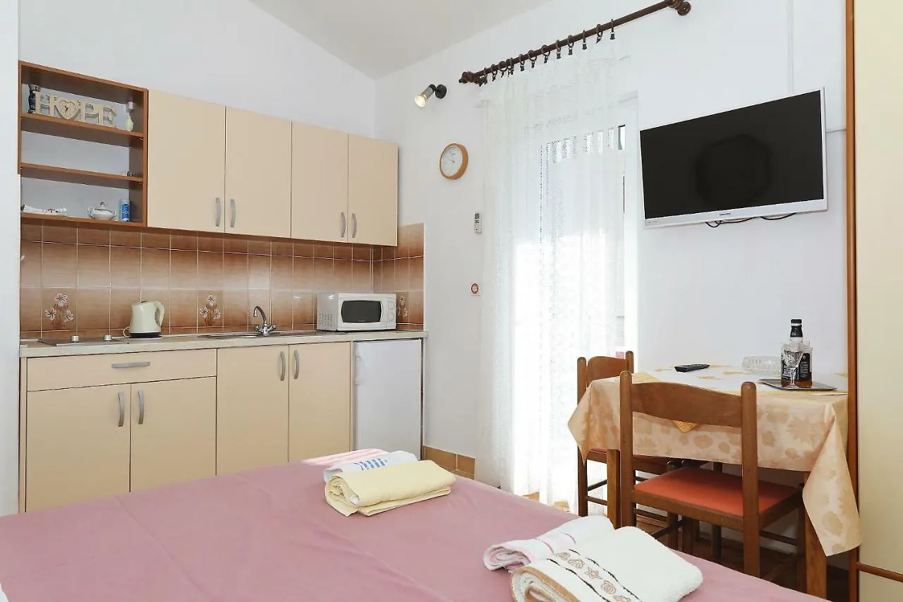 Apartments Vedrana Weißenburg 0*,  Kroatien