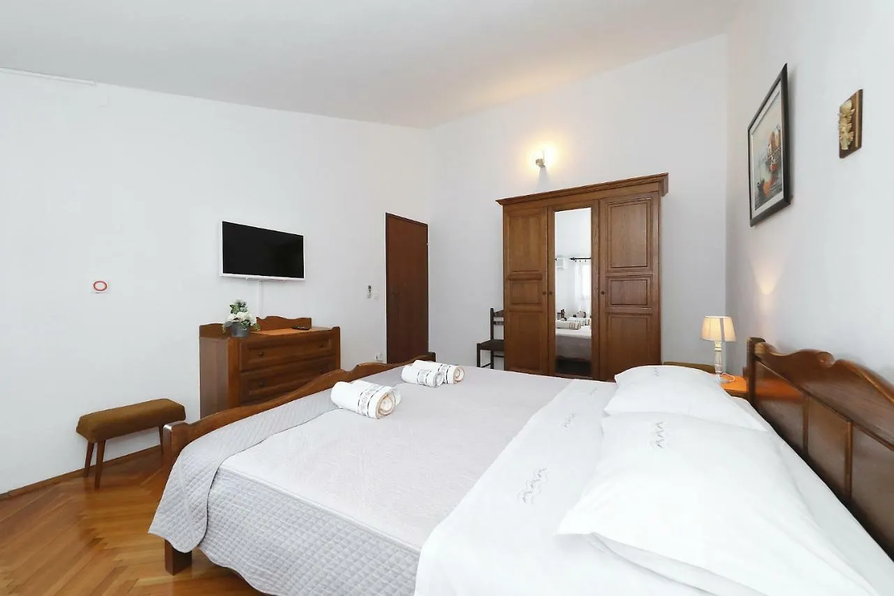 Apartments Vedrana 비오그라드나모루