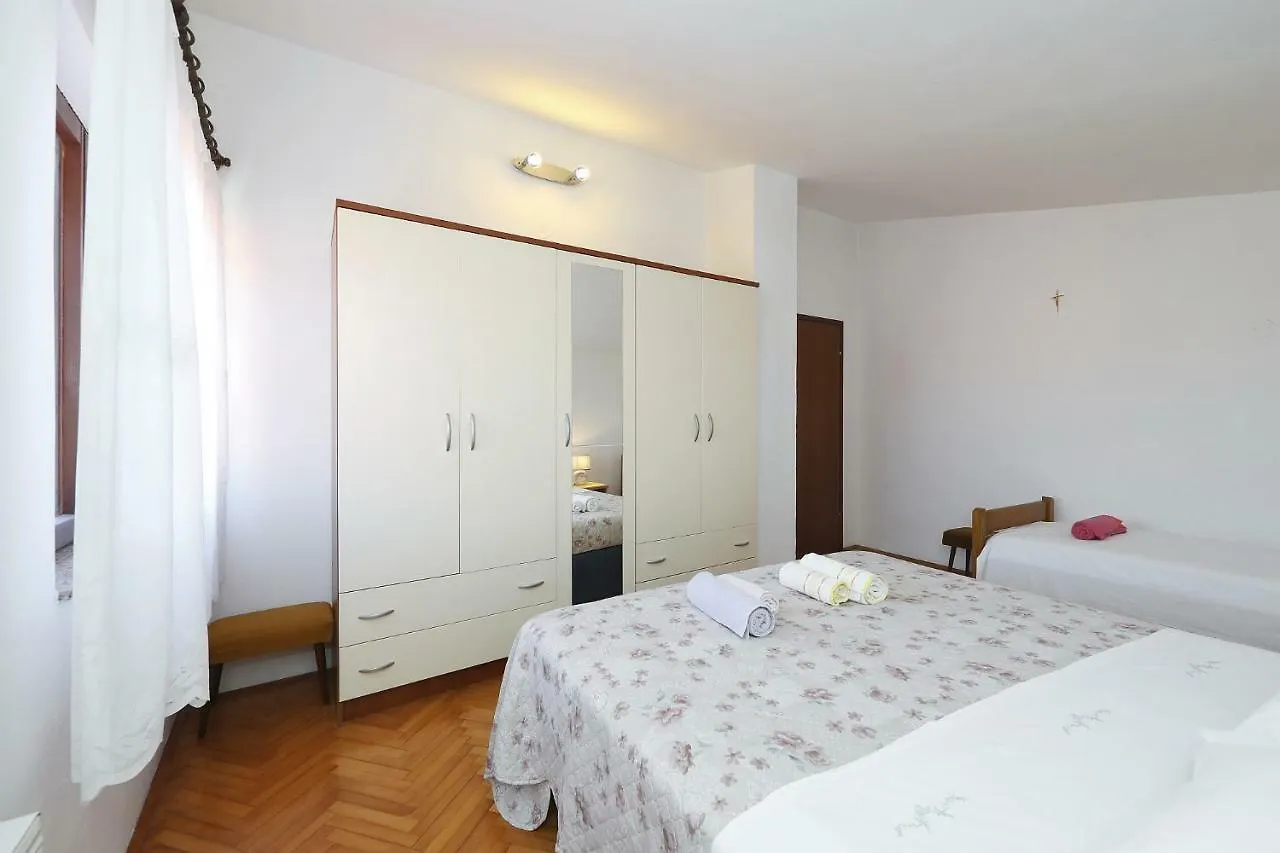 Apartments Vedrana 비오그라드나모루